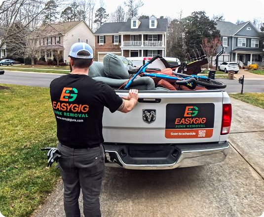 EasyGig hauler loading up a pickup truck filled with donation items for same-day donation pickup.