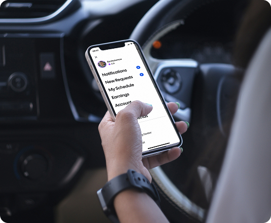 EasyGig Hauler in his truck looking at his hauler dashboard in the EasyGig App.